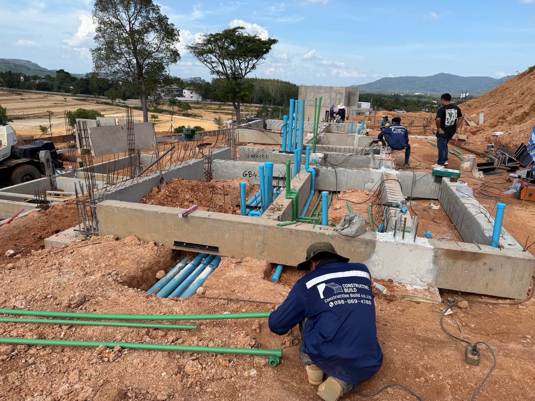 MEP first-fix pipework on multiple slabs at the KAHLI hillside