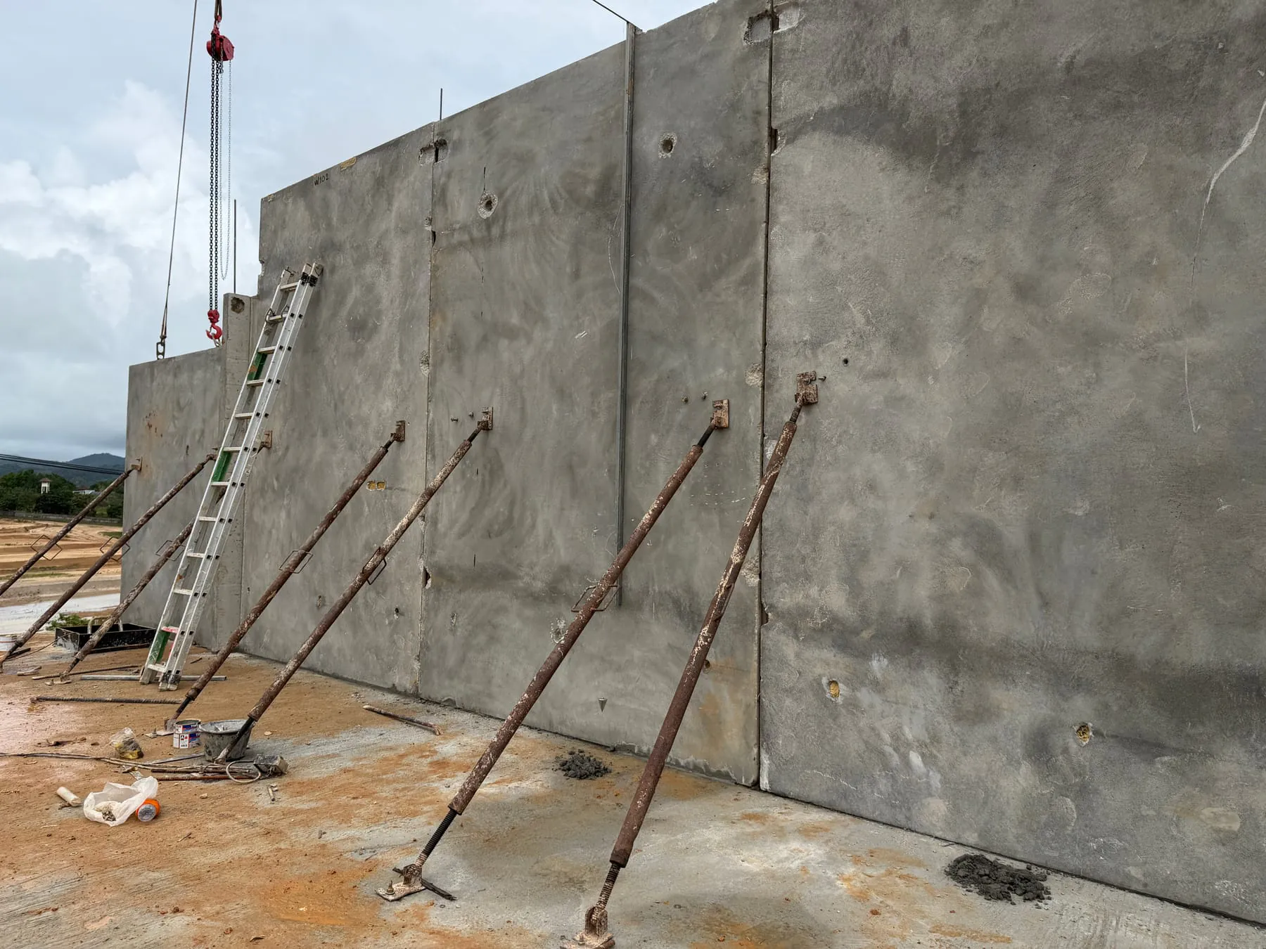 Completed precast wall close-up with diagonal supports