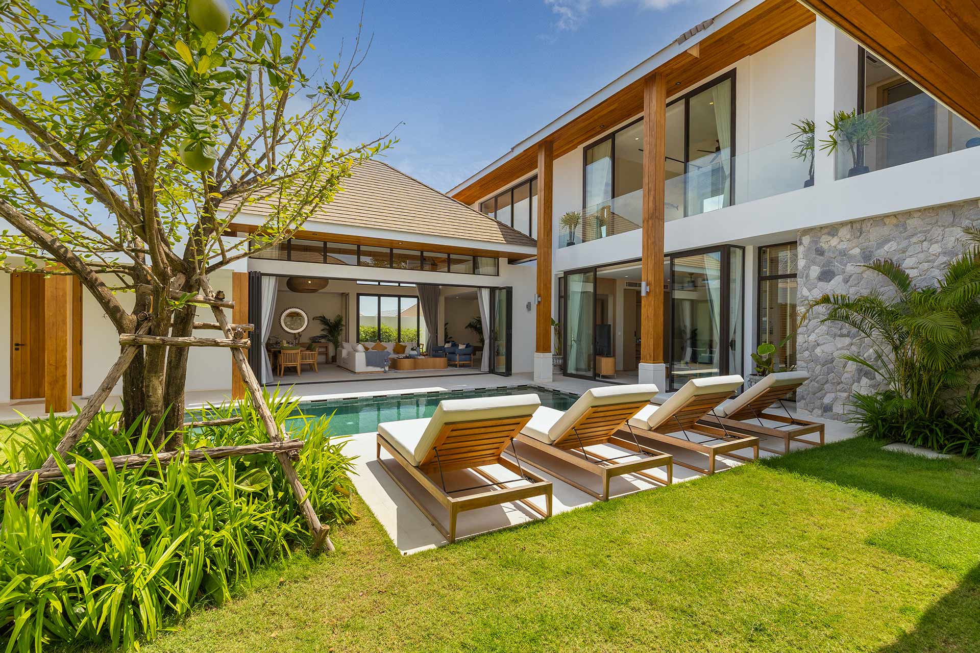 QAV Residences Show Unit Villa 8: exterior